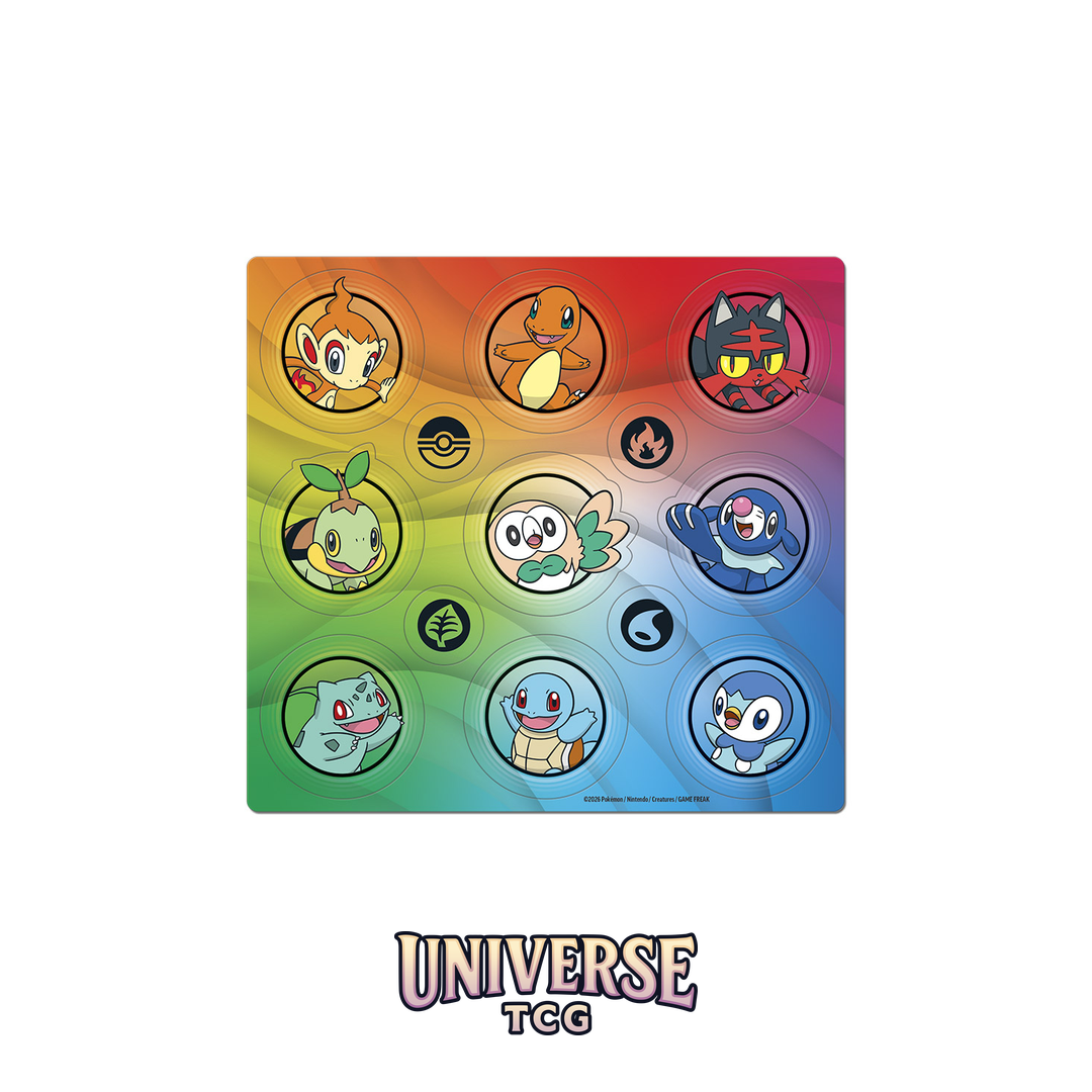 Pokémon trading card game mat with character illustrations on a gradient background, featuring the 'UNIVERSE TCG' logo. Colección ilustración Primer Compañero en Universe TCG